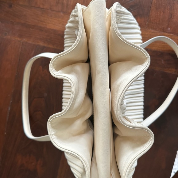 Authentic Bvlgari handbag - gorgeous, soft cream colored, like new. - Picture 2 of 7